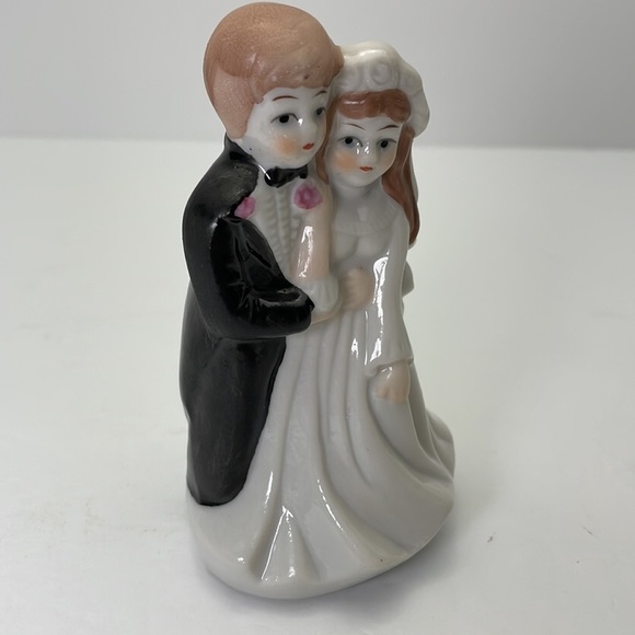 Bride and Groom Porcelain Figurine Cake Topper - Picture 6 of 9